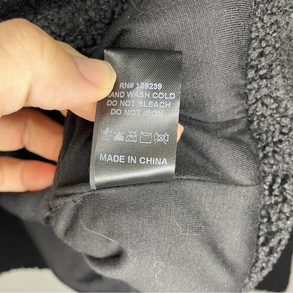 Tuckernuck Rollins Teddy Fleece Funnel Neck Pullover in Black Size M - Picture 9 of 10